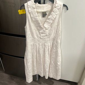 White floral Taylor Size 14 V neck